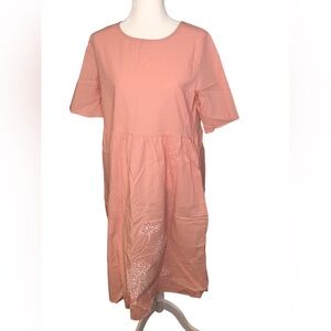 Women’s Shortsleeved Dress - Size Medium - NWOT.                        19